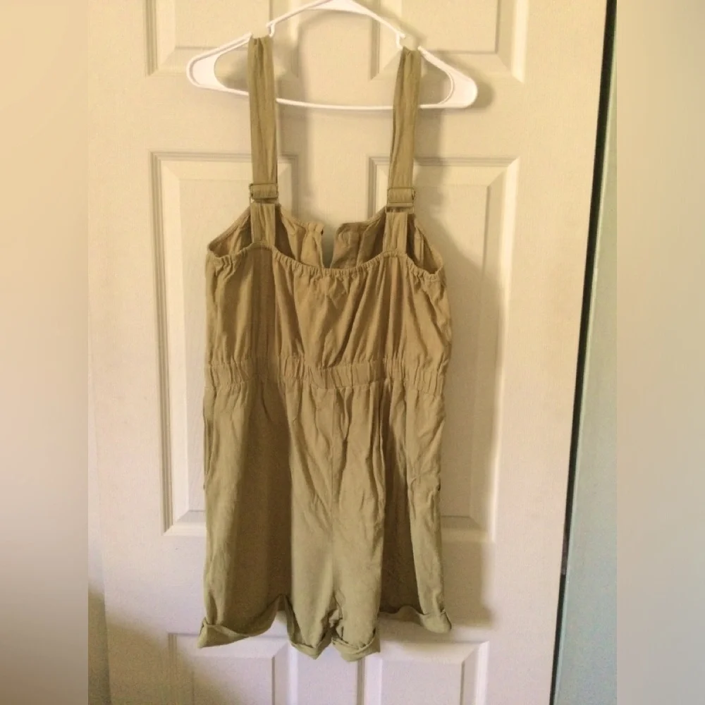 Urban Outfitters romper - Picture 2 of 3